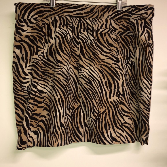 Chico’s Zenergy Skort - Picture 4 of 7